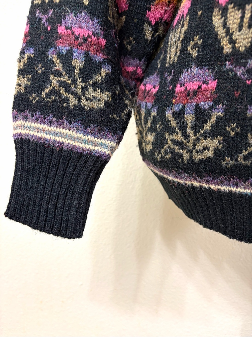 Vintage Floral Bunny Pattern Crewneck Sweater Medium - Picture 6 of 9